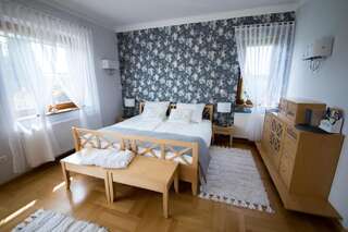 Отели типа «постель и завтрак» Villa Estancia Darżlubie Люкс с кроватью размера "king-size" и джакузи-8